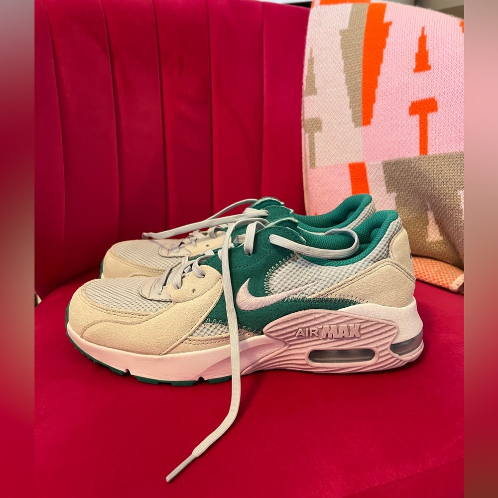 Brand new Nike Air Max Excee Women’s Sneakers